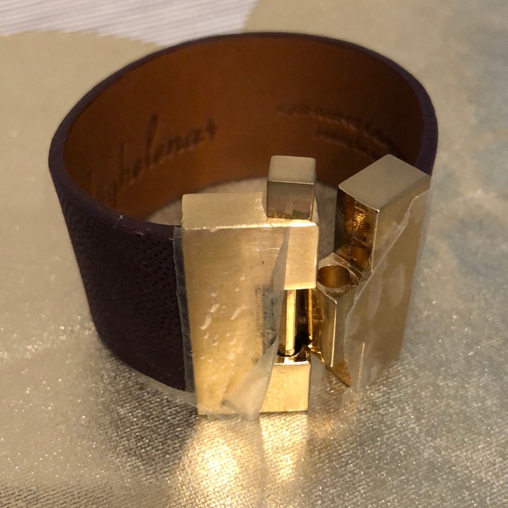 NWOT Leighelena Leather gold Buckle Bracelet